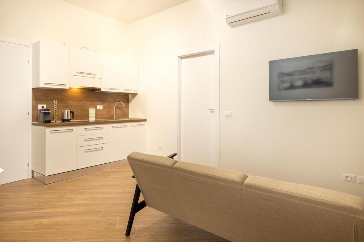 Modern Two-room Near Station And Airport Florença